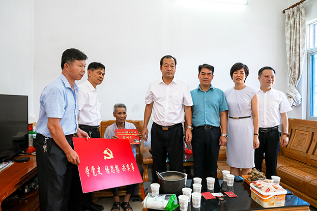 向英雄致敬 官方认证的服务平台联合开展走访慰问抗战老兵活动